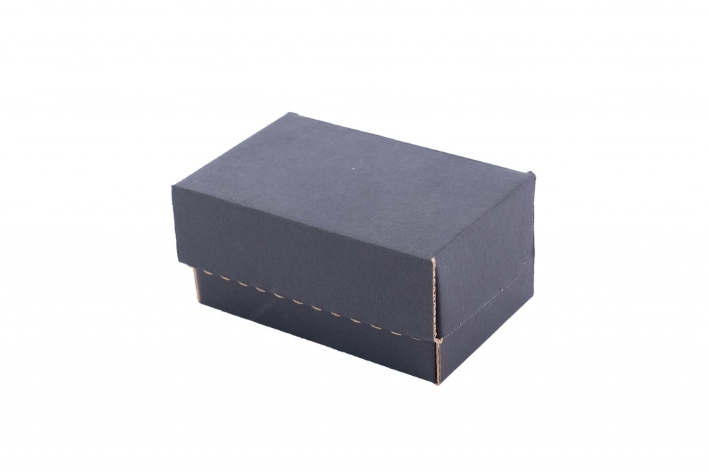 19 x 14 x 9 cm siyah kapaklı kutu
