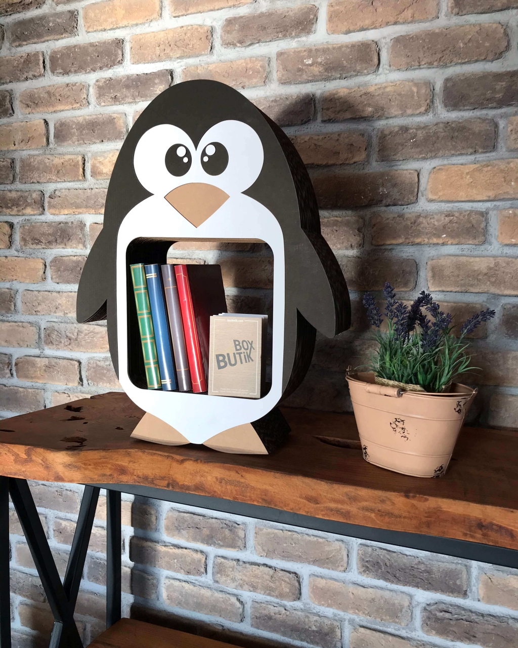 pinguin bookshelf