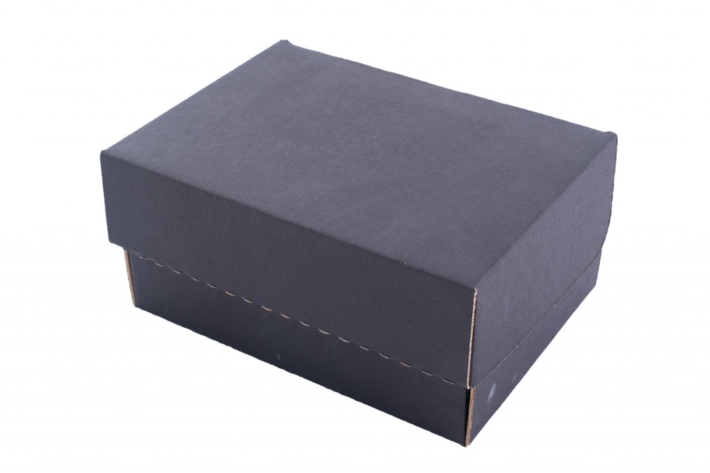 29 x 22 x 11 cm siyah kapaklı kutu